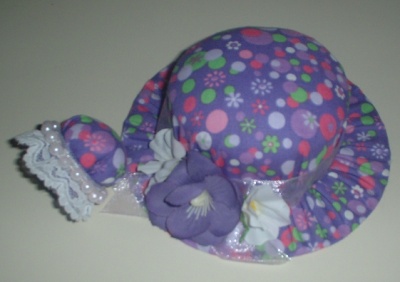 POLKA DOT HAT AND FINGER PIN CUSHION SET  $10.00