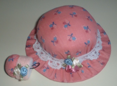 HANDMADE HAT AND FINGER PIN CUSHION SET  $10.00